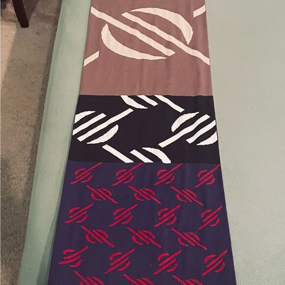 Daily Paper Throw Scarf - NWT New With Tags - One Size Fits All- Blue Red Purple - Picture 3 of 8